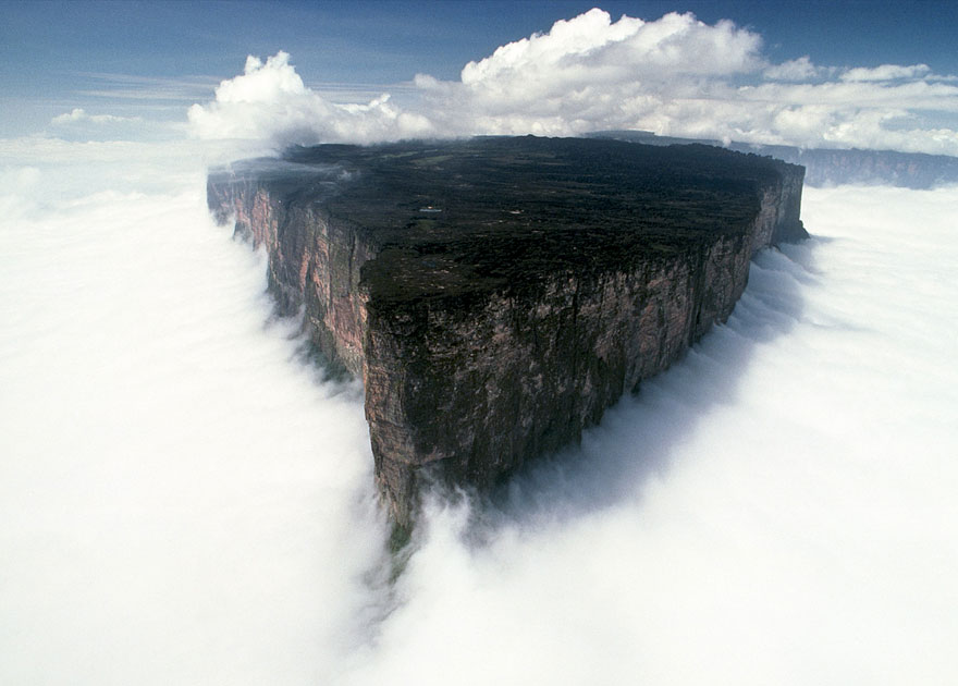 Mount Roraima, Venezuela louds