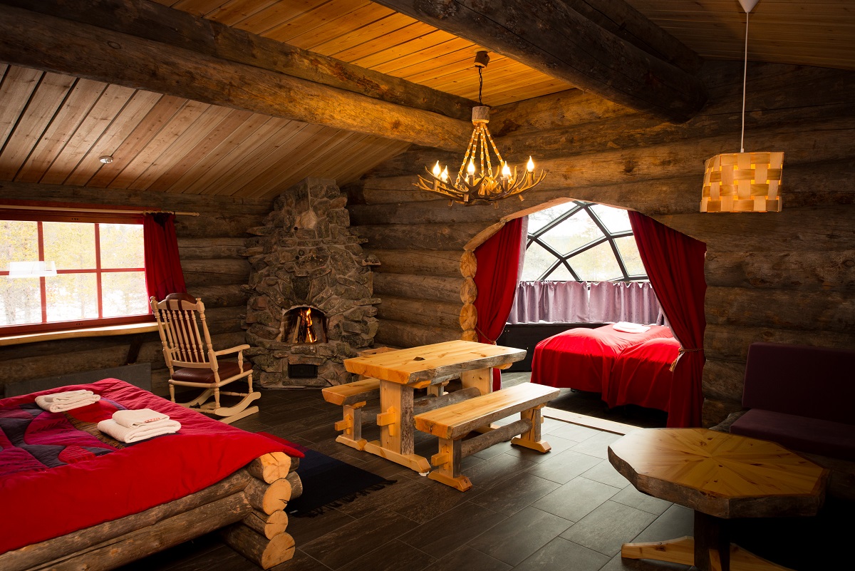 Kakslauttanen - wooden lodge